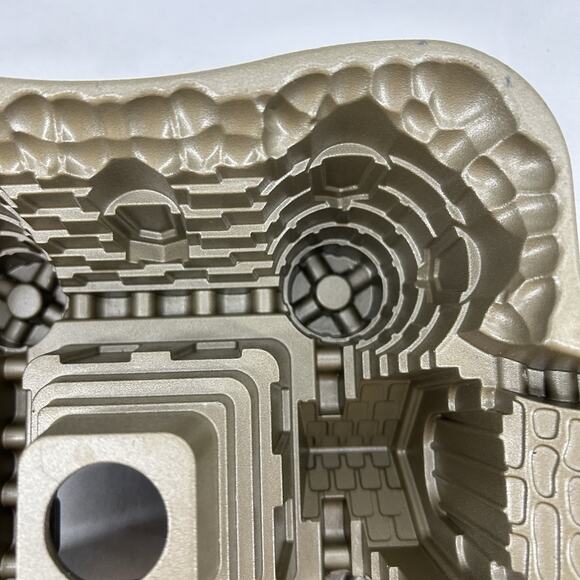 Nordic Ware Castle Bundt Cake Pan 10 Cup Cast Aluminum USA - Picture 13 of 14